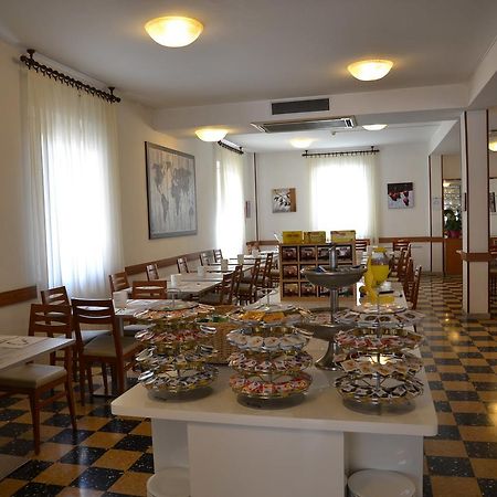 Albergo Larenzia Cattolica Zewnętrze zdjęcie