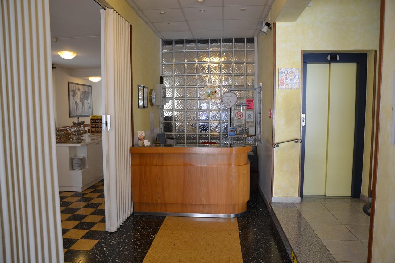 Albergo Larenzia Cattolica Zewnętrze zdjęcie