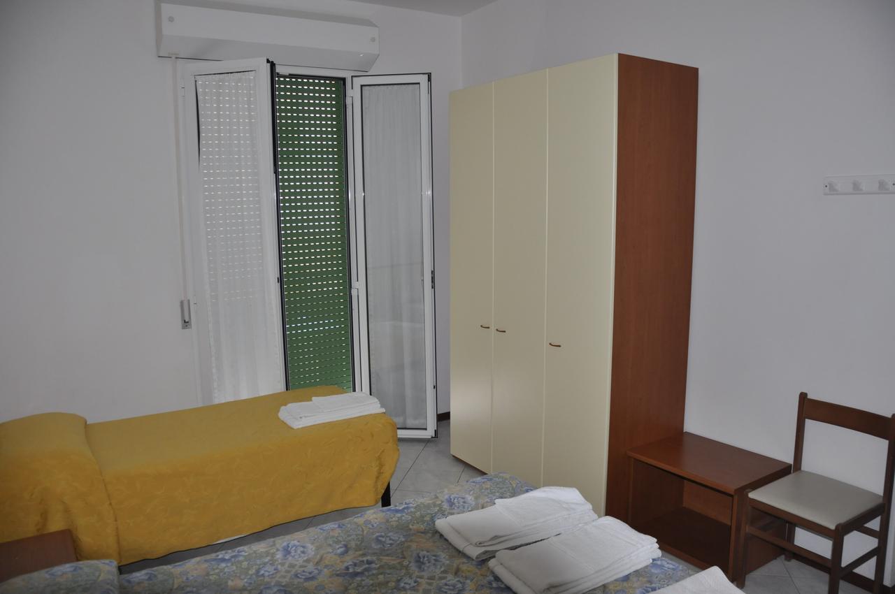 Albergo Larenzia Cattolica Zewnętrze zdjęcie