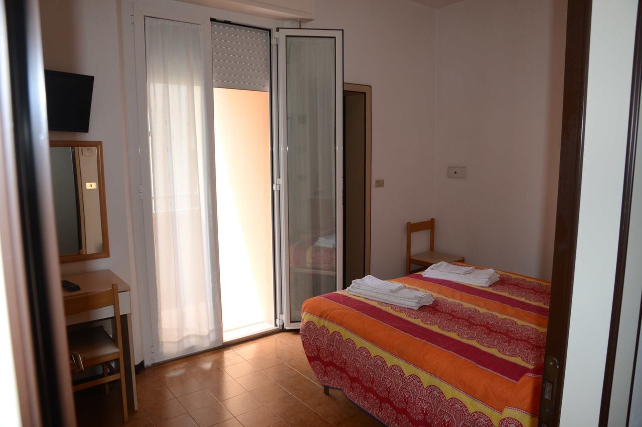 Albergo Larenzia Cattolica Zewnętrze zdjęcie