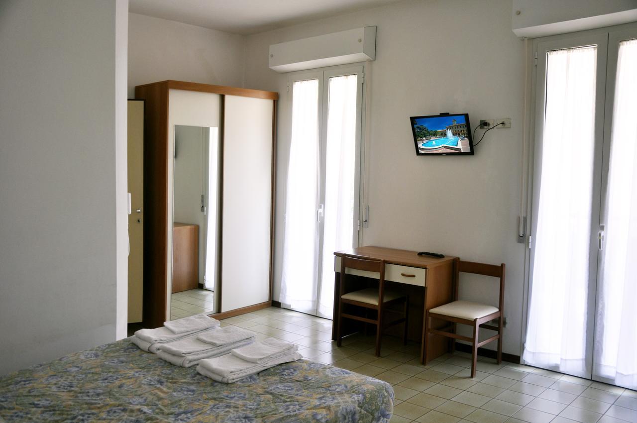 Albergo Larenzia Cattolica Zewnętrze zdjęcie
